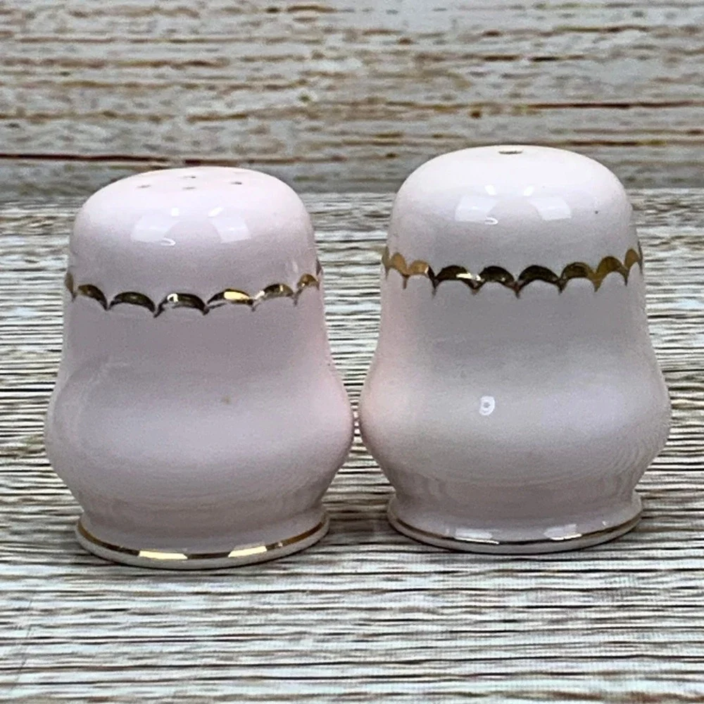 Denwin China England Pink‎ Gold Scalloped Edge Salt and Pepper Shakers